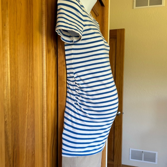 Gap maternity tee - Picture 2 of 3